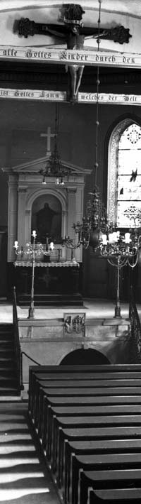 Kirche Lauenburg, Innenraum, Altarblick mit Kruzifix in 1920er Jahren