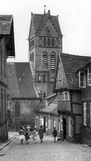 Lauenburg, Kirche, Turm mit dem stumpfen Notdach